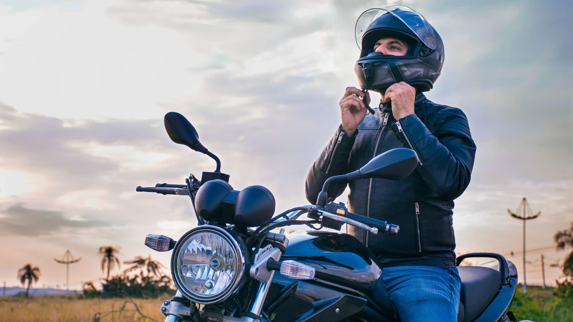 tips for cleaning helmet and removing bad odor