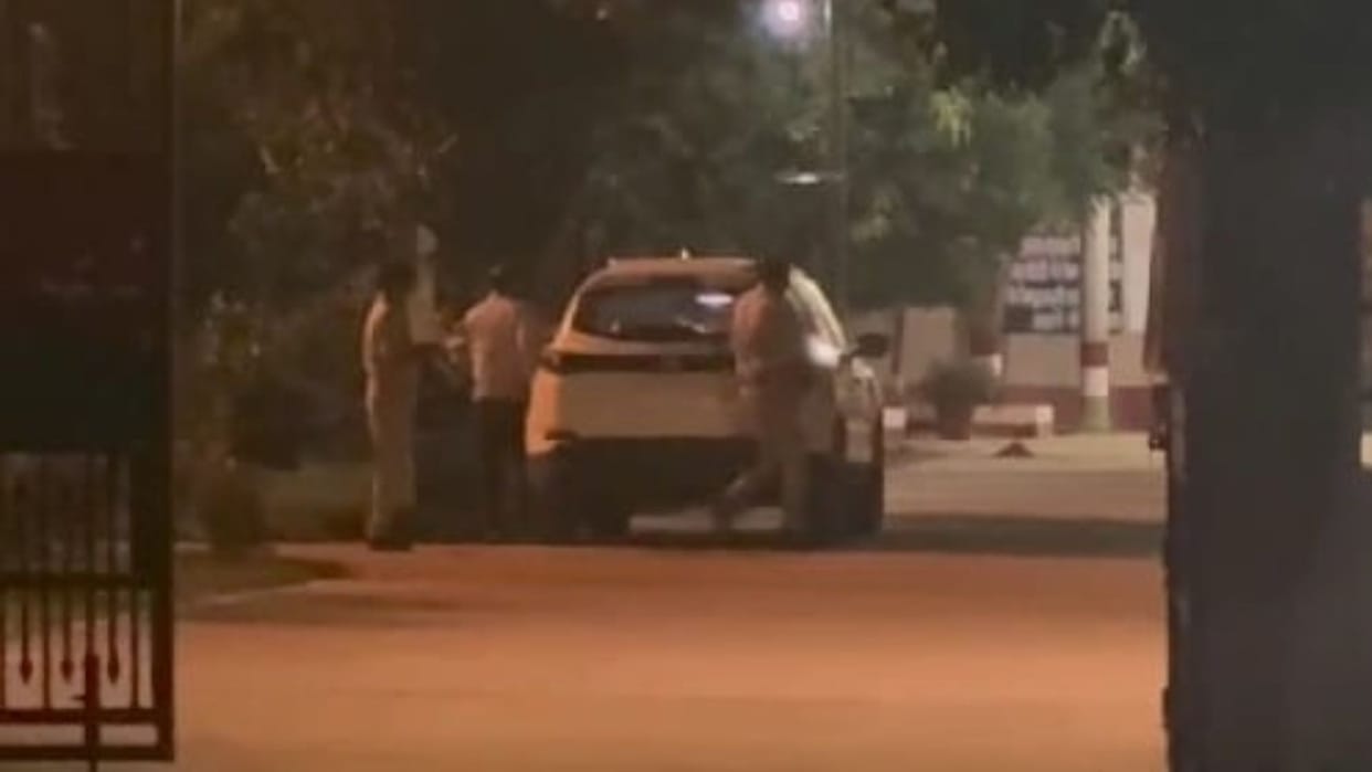 Police gave VIP treatment to fraud accused conducted a medical examination in Safari car and escorted to jail