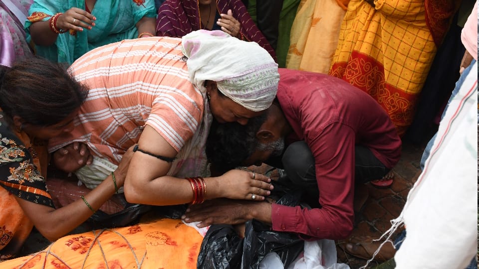 Lucknow yash suicide case Innocent Yash used to talk to youth from Bihar last time he transferred 51 thousand