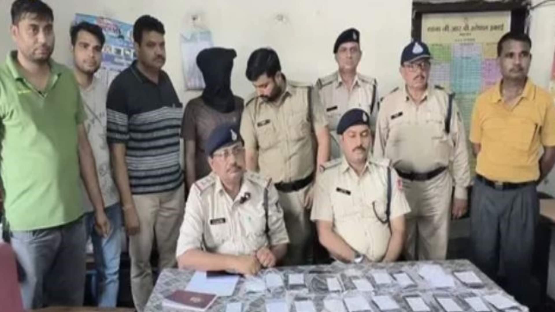 शातिर चोर पुलिस हिरासत में
