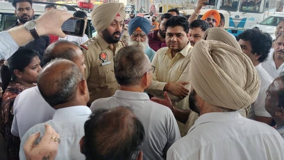 Protest against women playing the roles of Ram and Ravana in ramlila in Zirakpur