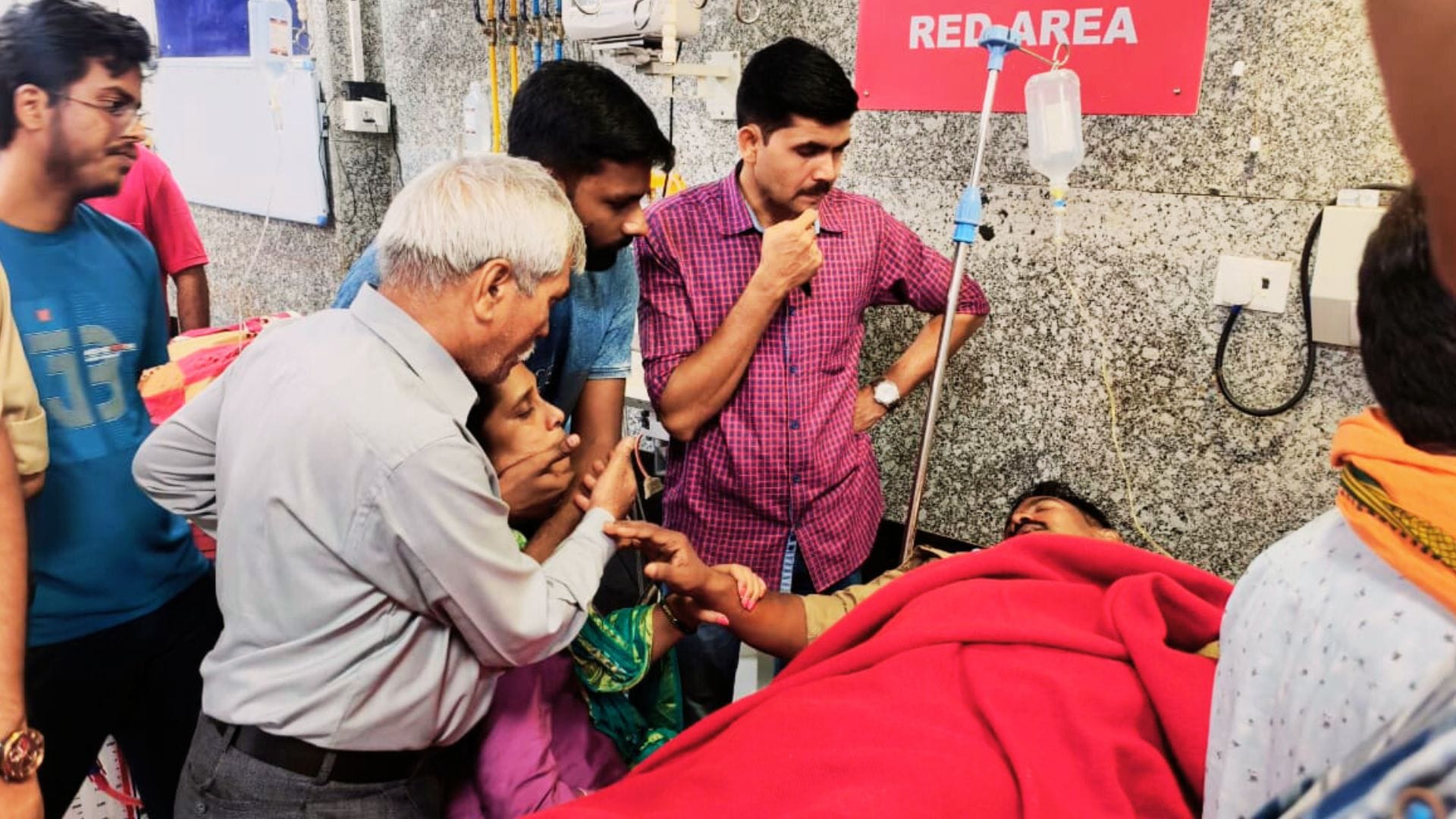 Courtroom brawl 16 injuries on the inspector body kidneys severely affected wife faints seeing injured husband