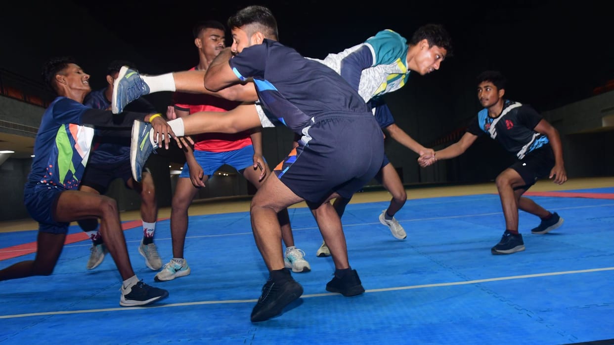 Sports News Kabaddi Raider Karan made Mahamana College champion by scoring 12 points in two raids