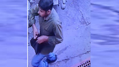 Kanpur: A crook came to buy medicine and ran away with Rs 1.5 lakh from the shop cash box.