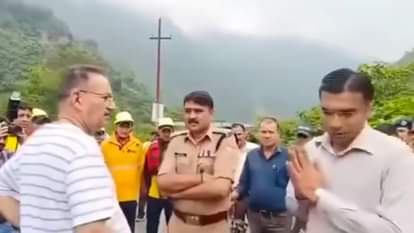 मंत्री गणेश जोशी और डीएम सविन बंसल