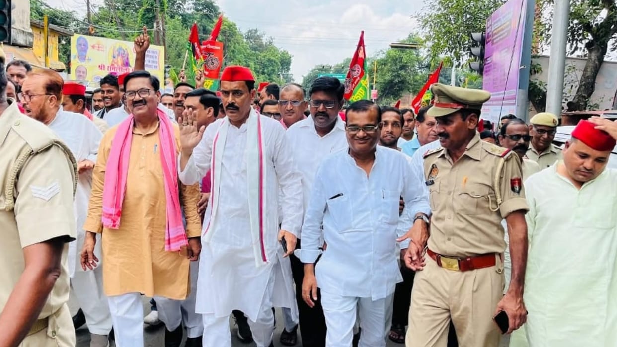 SP protests against the case filed against 200 unknown people in Shahjahanpur