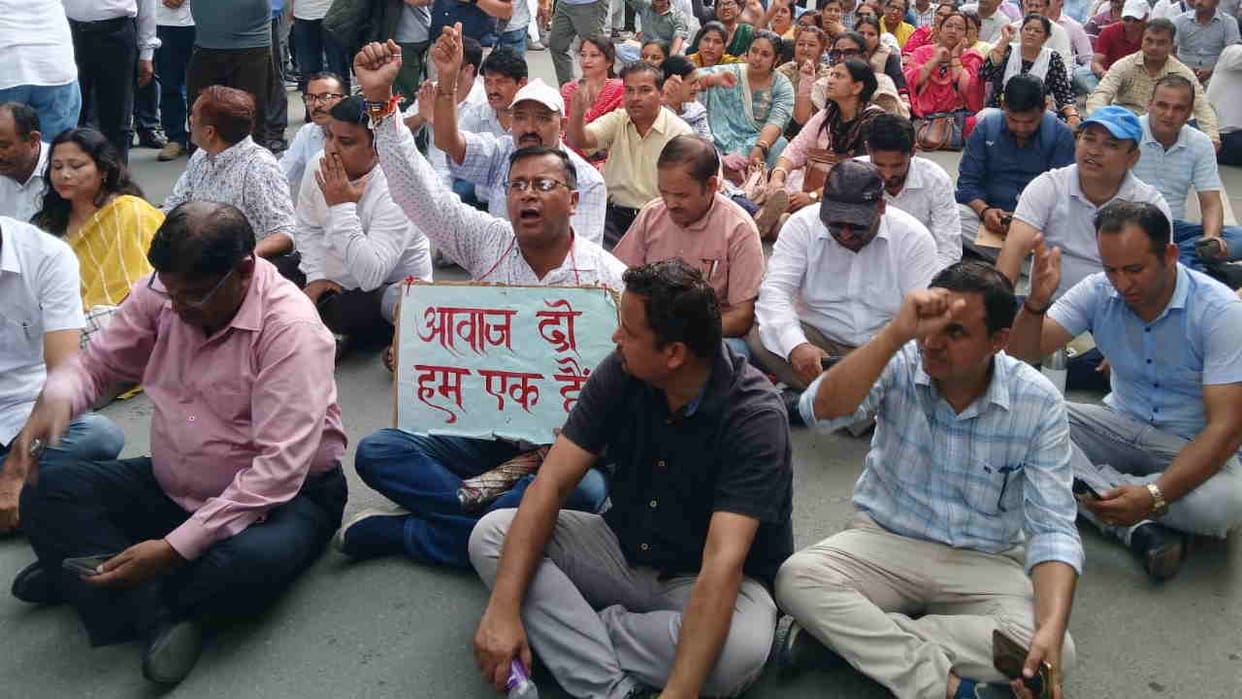 Uttarakhand Teachers Union marches to CM residence police force deployed to stop them Dehradun News