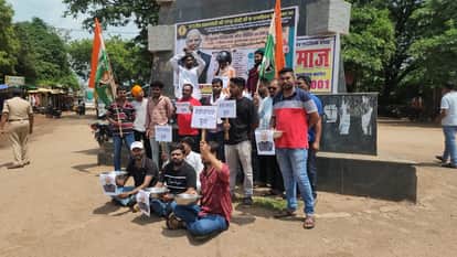 Protest on PM Modi birthday Yuvajana Congress takes out unemployment tableau in Balod