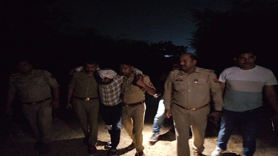 Etmadpur Encounter: Wanted Accused Arrested in Assault on Excise Constables, Shot in Leg