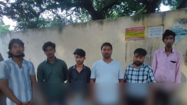 Bihar News: भागलपुर में साइबर पुलिस की बड़ी कार्रवाई, जाली सर्टिफिकेट गिरोह का किया भंडाफोड़