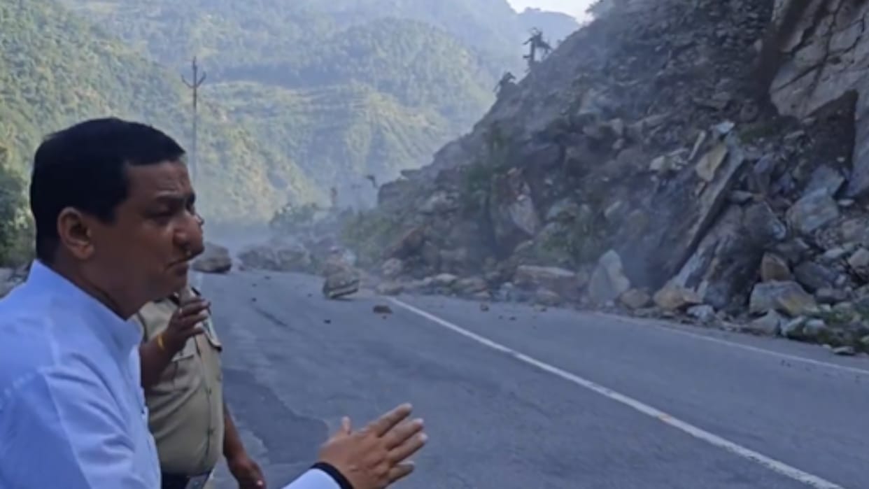 MP Anil Baluni and MLA Vinod Kandhari narrowly escaped being hit by debris Devprayag Uttarakhand news
