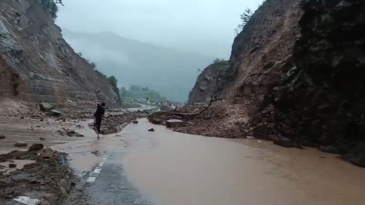 Rain is expected in many districts of Himachal today buildings damaged at many places in the state