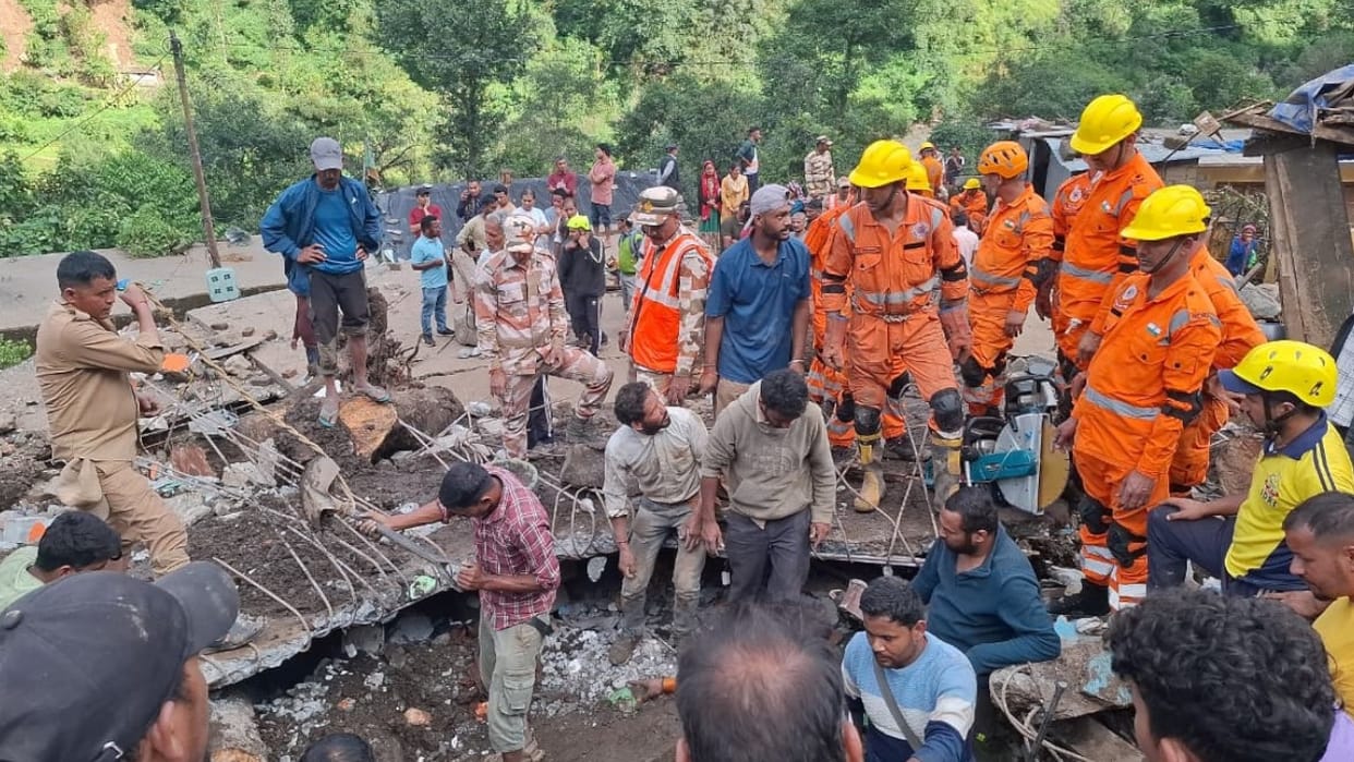 Chamoli Cloudburst Nanda Nagar Kunwar Singh rescued after 16 hours family buried under debris