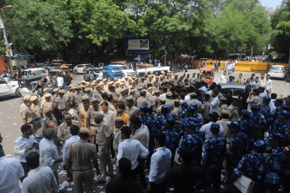 35 per cent turnout in DUSU polls till 2:30 pm; ABVP, NSUI trade charges of malpractice