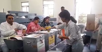 35 per cent turnout in DUSU polls till 2:30 pm; ABVP, NSUI trade charges of malpractice