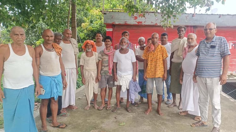 Bihar News: परहम पंचायत के वार्ड नंबर 1 में बाढ़ राहत राशि में फर्जीवाड़ा, ग्रामीणों ने जताई नाराजगी