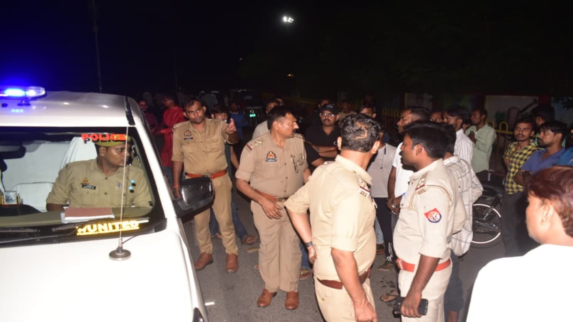 Major accident in Prayagraj - Four friends died in a road accident in Shivkuti, they were riding on the same b