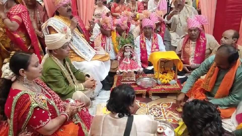 Crowds gathered at Janakpuri mahotsav in agra