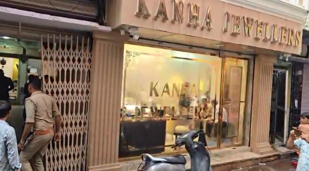 Jalaun GST raid on Kanha Jewellers teams take action at three locations allegations of tax evasion