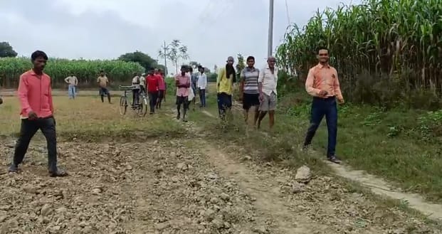 Kanpur Police caught a cattle smuggler red handed while slaughtering cattle shot in the leg two absconded