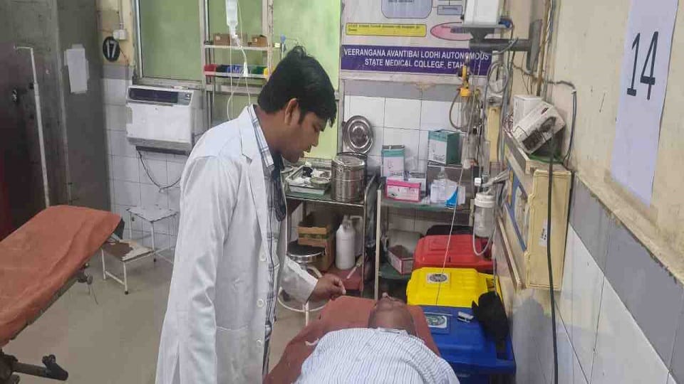 Clerk beaten in roadways office in etah