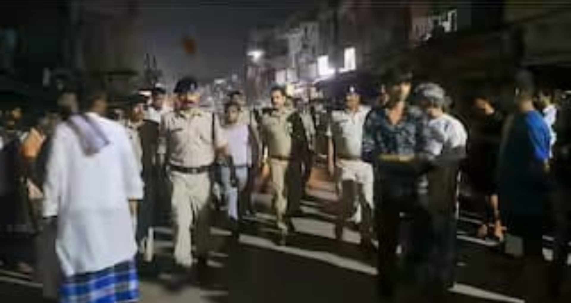 मौके पर मौजूद पुलिस कर्मी