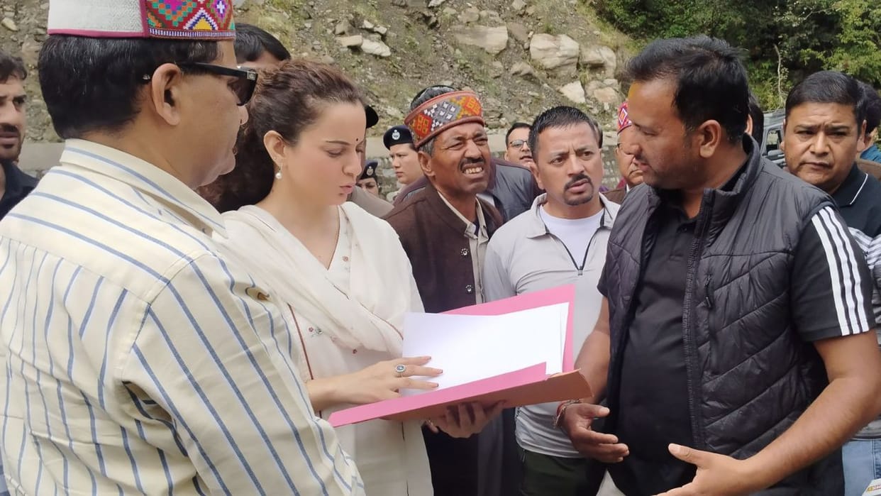 MP Kangana Ranaut took stock of the damage caused by the disaster from Solangnala to Manali