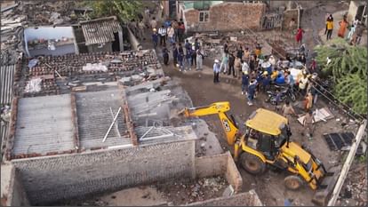 Mega demolition drive targets 700 illegal structures along Sabarmati riverbank in Gandhinagar