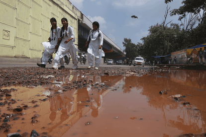 road from Bhopura to Wazirabad Delhi is still a major cause of traffic jam