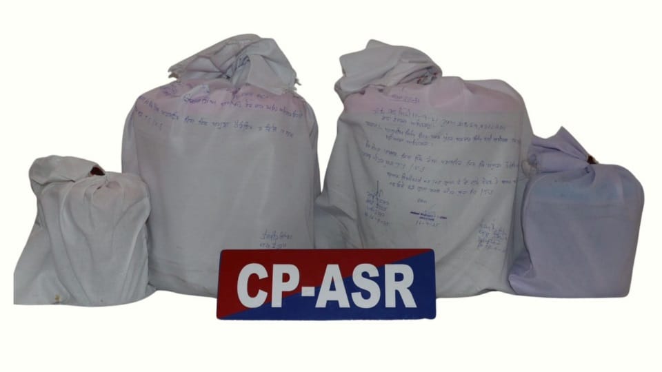 drug smuggling gangs busted six smugglers arrested amritsar