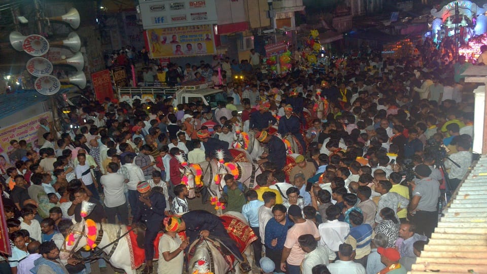historic Shri Ram Baraat organised with great pomp in agra