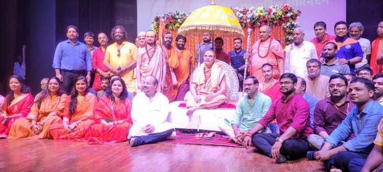 Bihar News: 'डबल इंजन सरकार होने के बावजूद सीमांचल में घुसपैठ हो रही है', स्वामी अविमुक्तेश्वरानंद ने कसा तंज