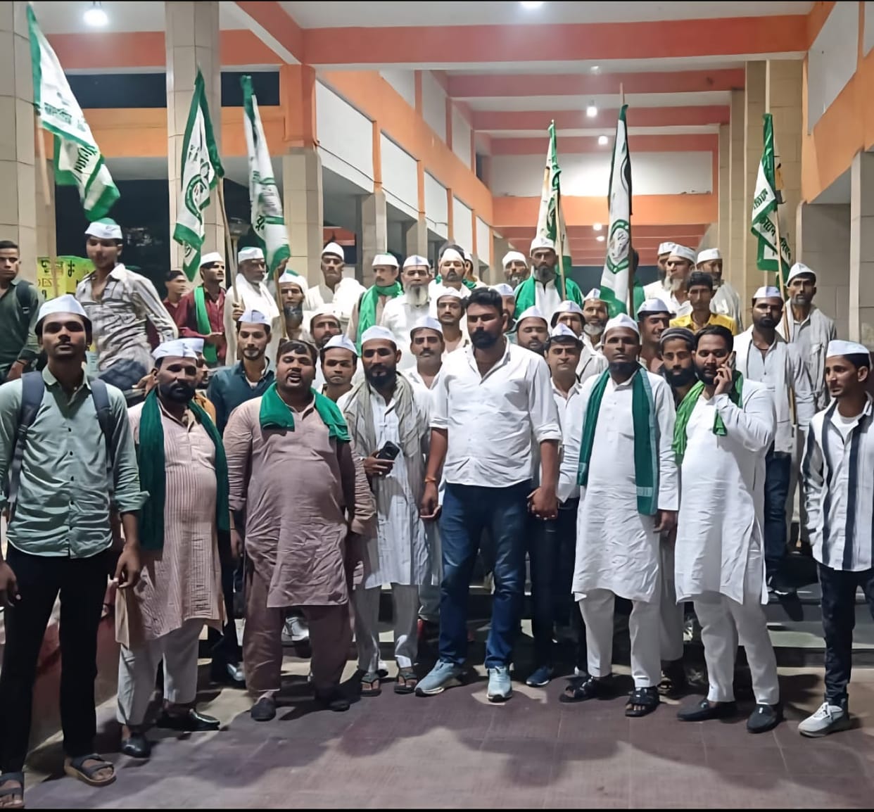 Farmers Depart for Lucknow by Nauchandi Express, BKIU Tomar to Hold Panchayat Today
