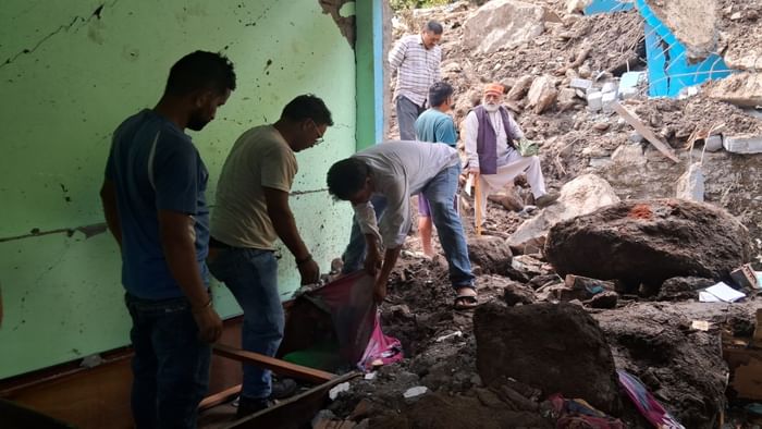 Chamoli disaster Seven Dead Bodies found till now under buried in debris People crying on funeral