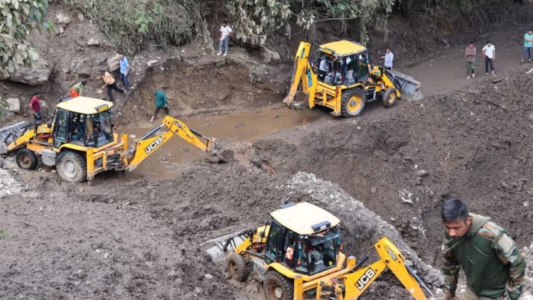 Chamoli Disaster: आपदा का कहर...बिंसर पहाड़ी की चोटी पर दोनों ओर फटा बादल, तीन धाराएं बनने से मची तबाही