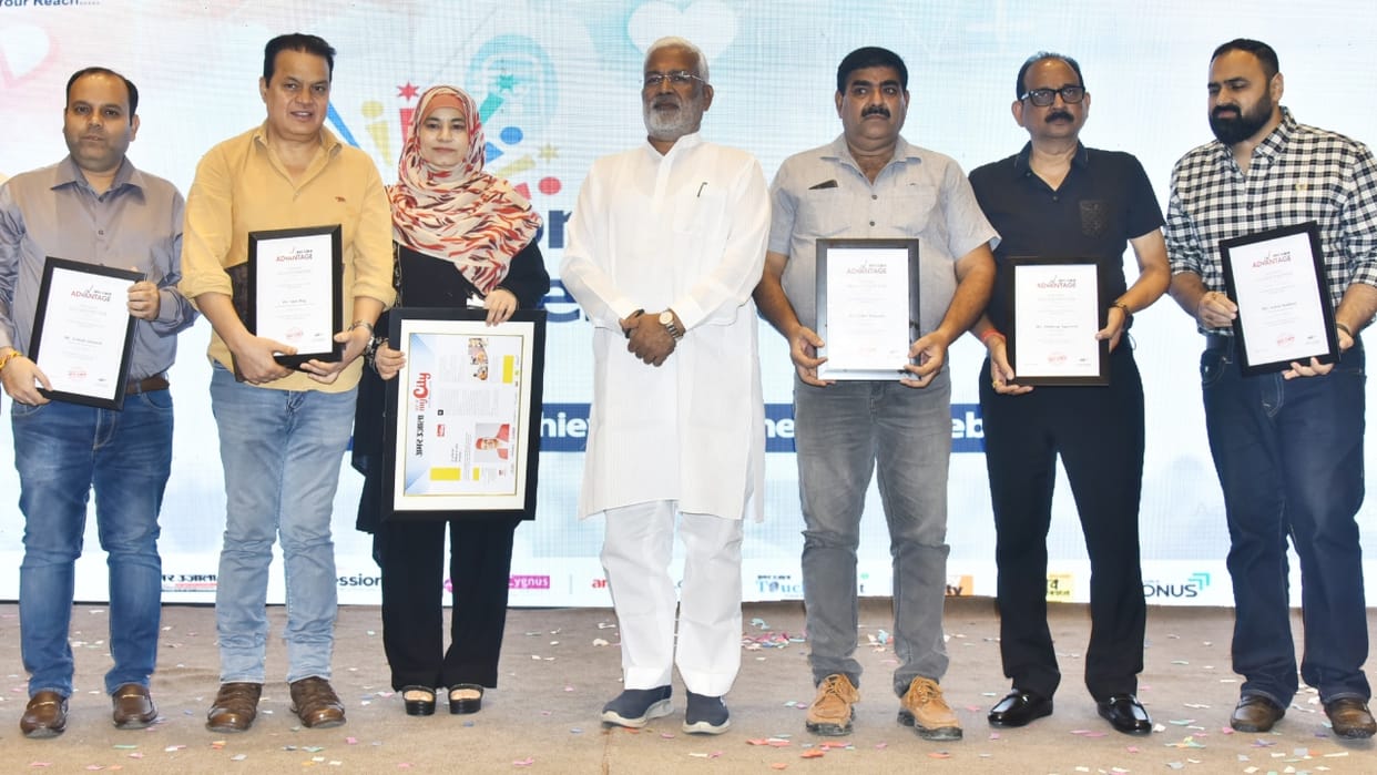 Doctors and entrepreneurs were honored at the Amar Ujala Advantage Meet