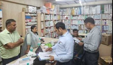 Fake Medicine Scam in Agra: Drug Department Raids Three Medical Stores of Gogia Family,