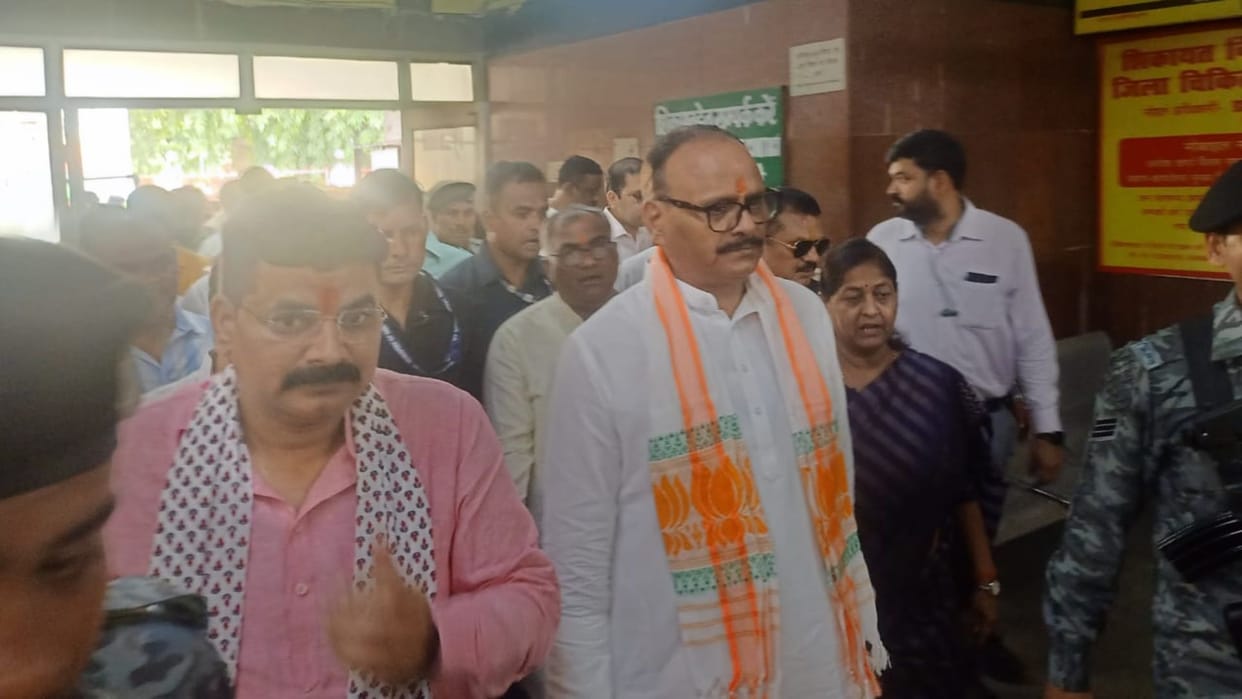 Deputy CM Brajesh Pathak expressed displeasure during inspection of transit hostel in jaunpur
