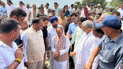 केन्द्रीय मंत्री शिवराज सिंह चौहान और भाजपा जम्मू-कश्मीर अध्यक्ष सत शर्मा ने बाढ़ प्रभावित क्षेत्र क