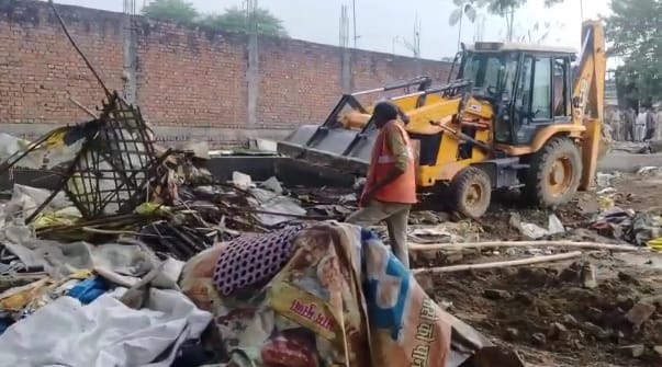 Kanpur KDA takes major action against encroachment removes illegal occupation in Keshav Nagar
