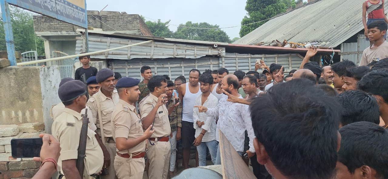 मौके पर पहुंची पुलिस