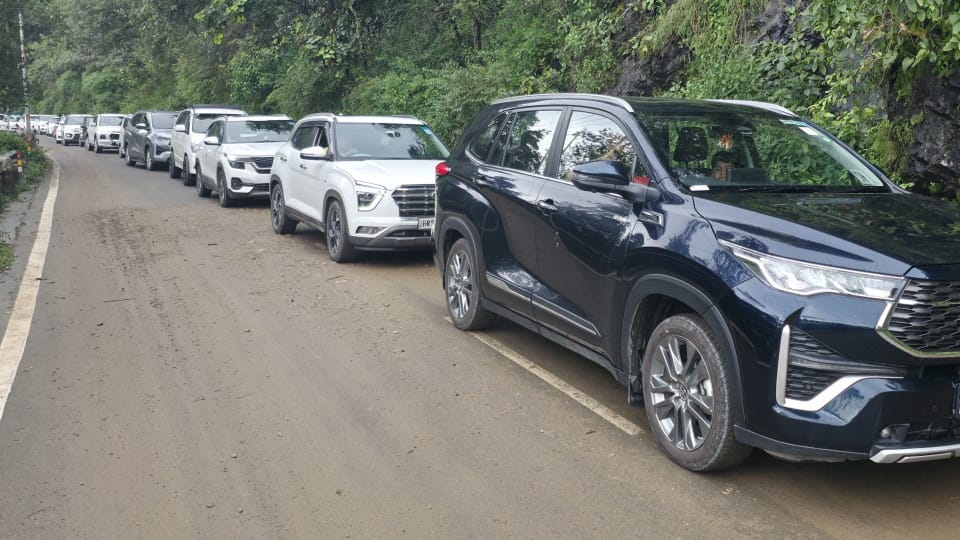 Mussoorie-Dehradun Road traffic will remain closed from 7 pm to 6am due to Landslide