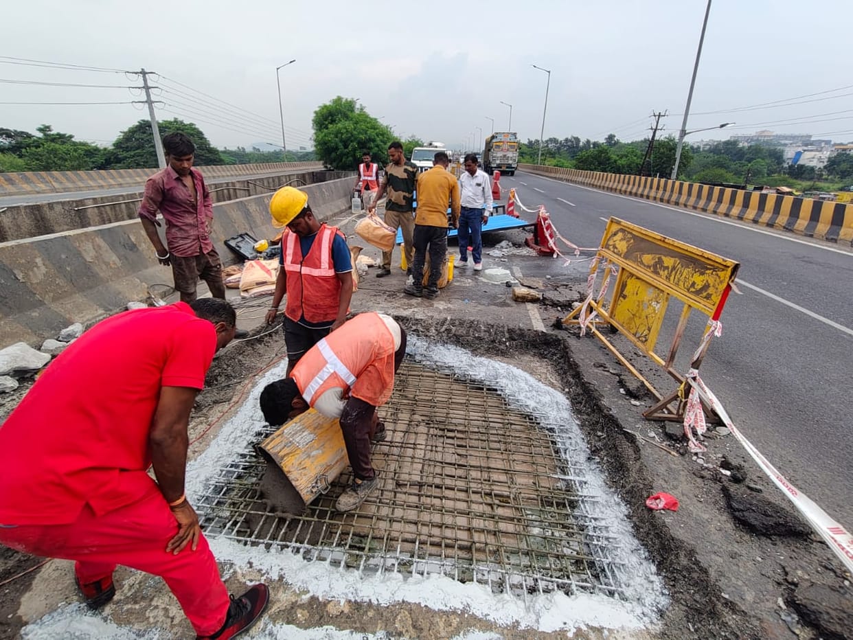 Indore: A large pothole has formed on Indore's Kanadaiya Bridge, work to fill it has begun.