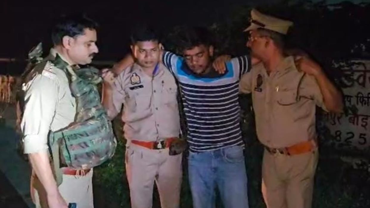 Azamgarh police arrested robber in encounter and busted four robbery cases