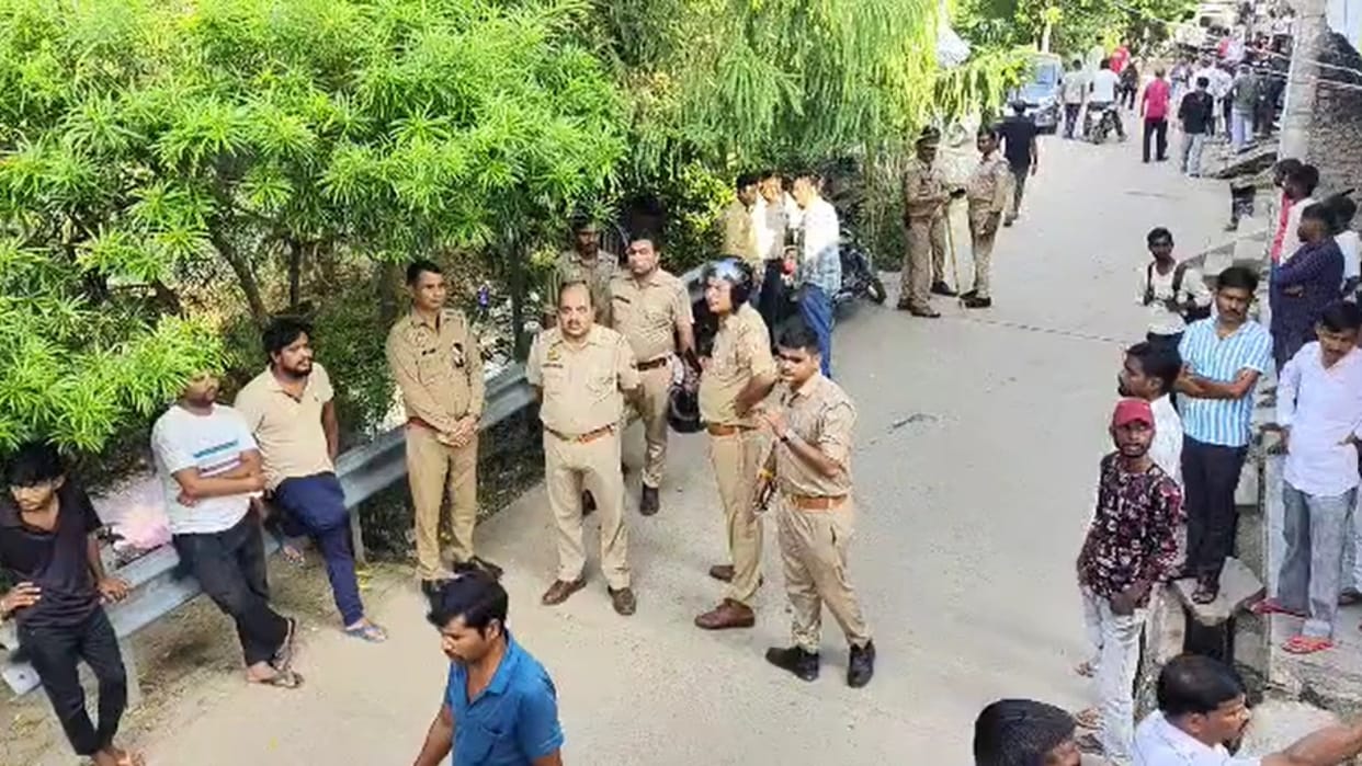 attackers entered the coaching center and assaulted and brandished swords in lakhimpur kheri