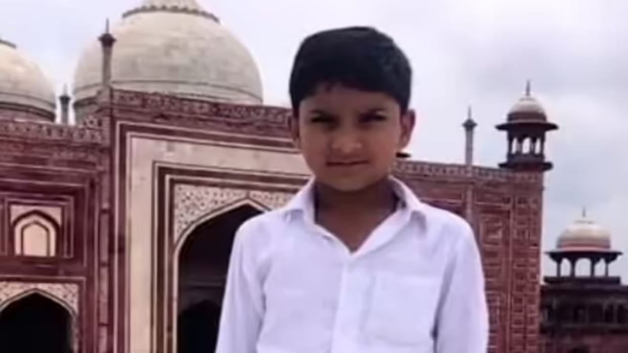 Bharatpur News: Young boy on way to school in bus suffers sudden tragedy, only son of five sisters dies