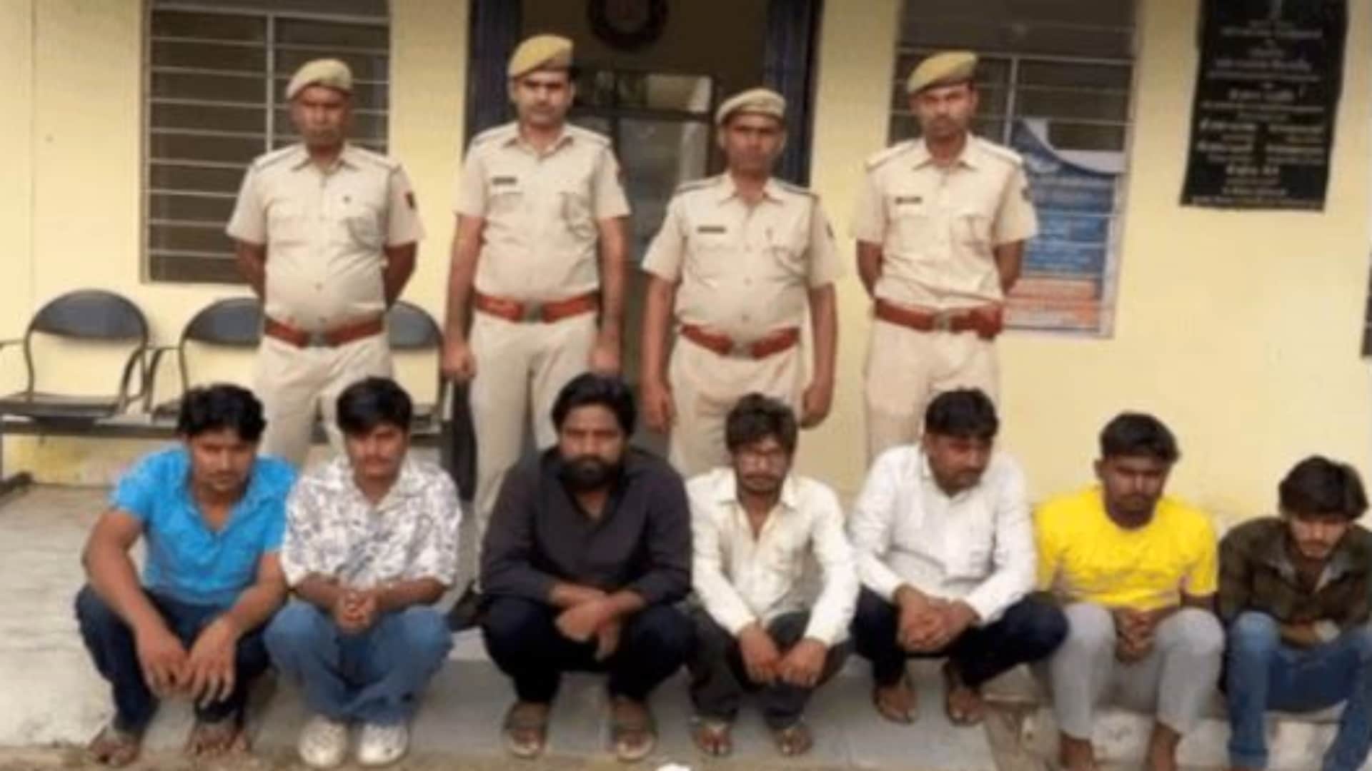 हिस्ट्रीशीटर ने किया शक्ति प्रदर्शन, पुलिस ने साथियों समेत हिरासत में लिया