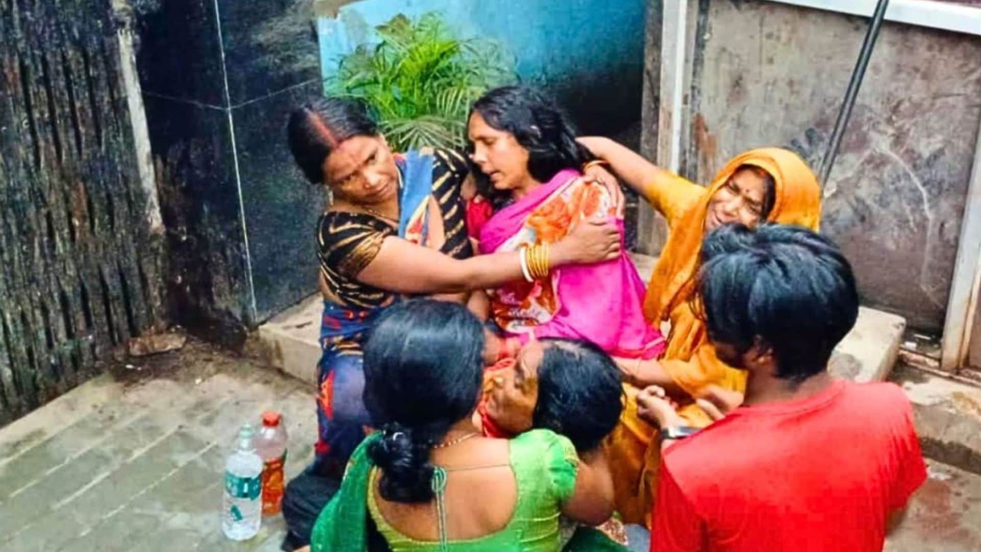 रोते बिलखते परिजन