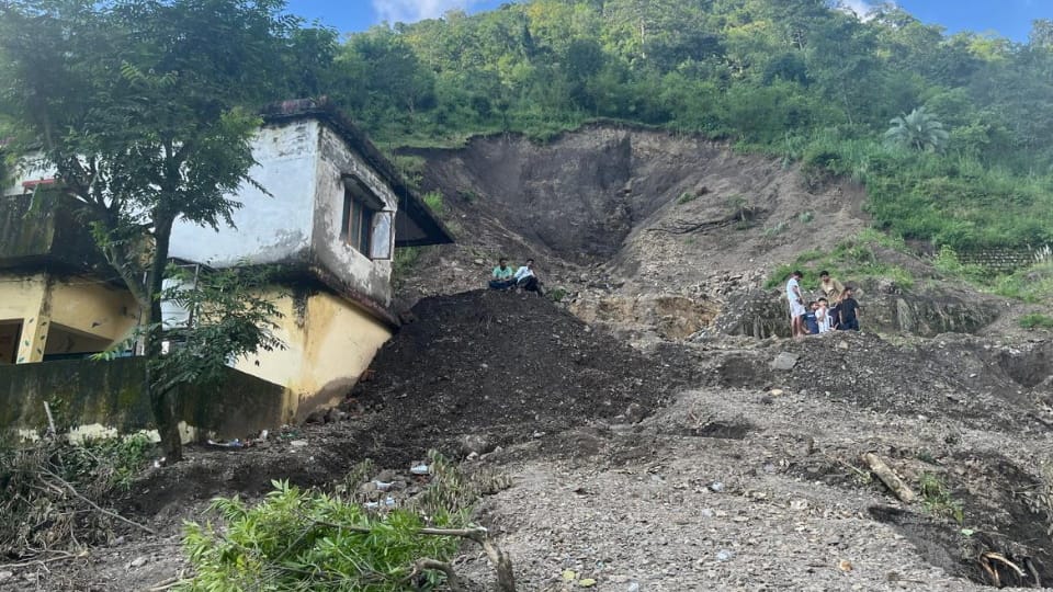 Dehradun cloudburst Maldevta disaster Frightening scenes in Majada people terrified by every rumble