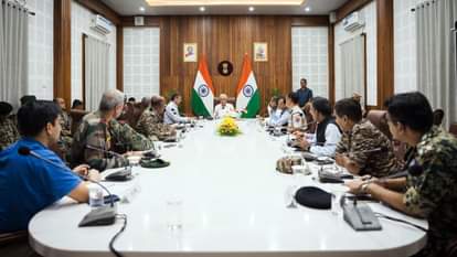 गवर्नर अजय भल्ला ने बुलाई उच्चस्तरीय बैठक।